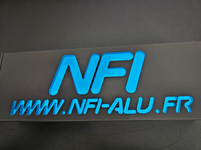Logo NFI-Alu sur panneau